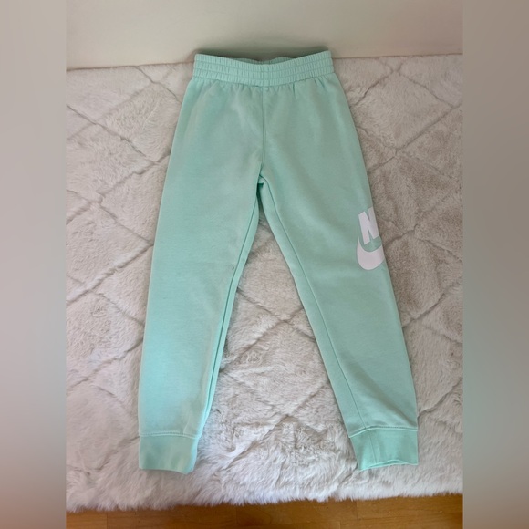 Nike Kids Hoodie & Jogger Set Mint Green Logo Outfit Size 6/7 Years - Picture 8 of 13